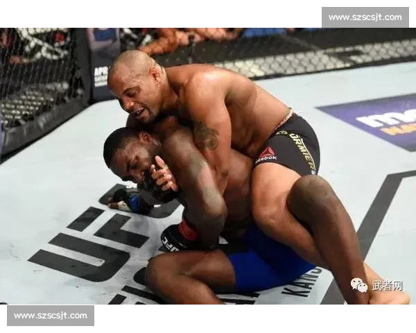 科米尔对决米尔的巅峰较量揭示重量级时代的力量与技艺传承与荣耀